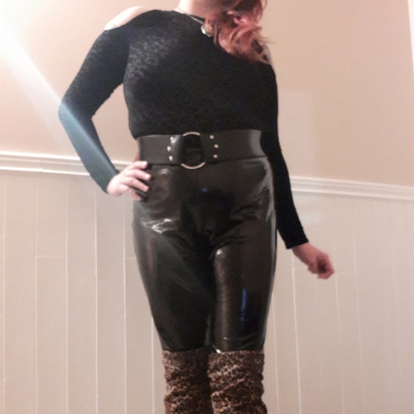 Meet your Posher, Gwen - Picture 3 of 4